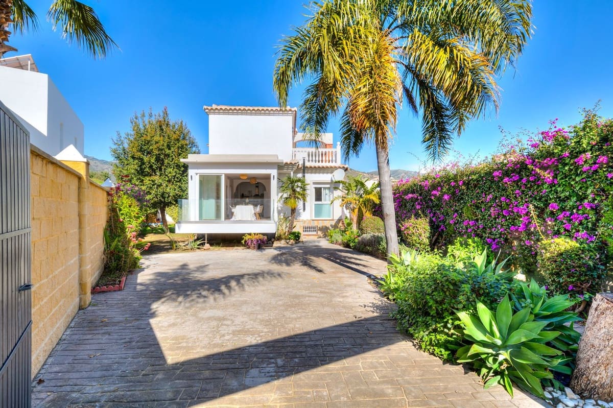 5 Zimmer Villa zu verkaufen in Torrequebrada mit Pool Garage - 895.000 € (Ref: 9671108)