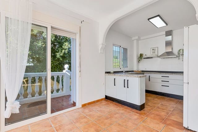 5 soverom Villa til salgs i Torrequebrada, Benalmádena med svømmebasseng garasje - € 895 000 (Ref: 9671108)