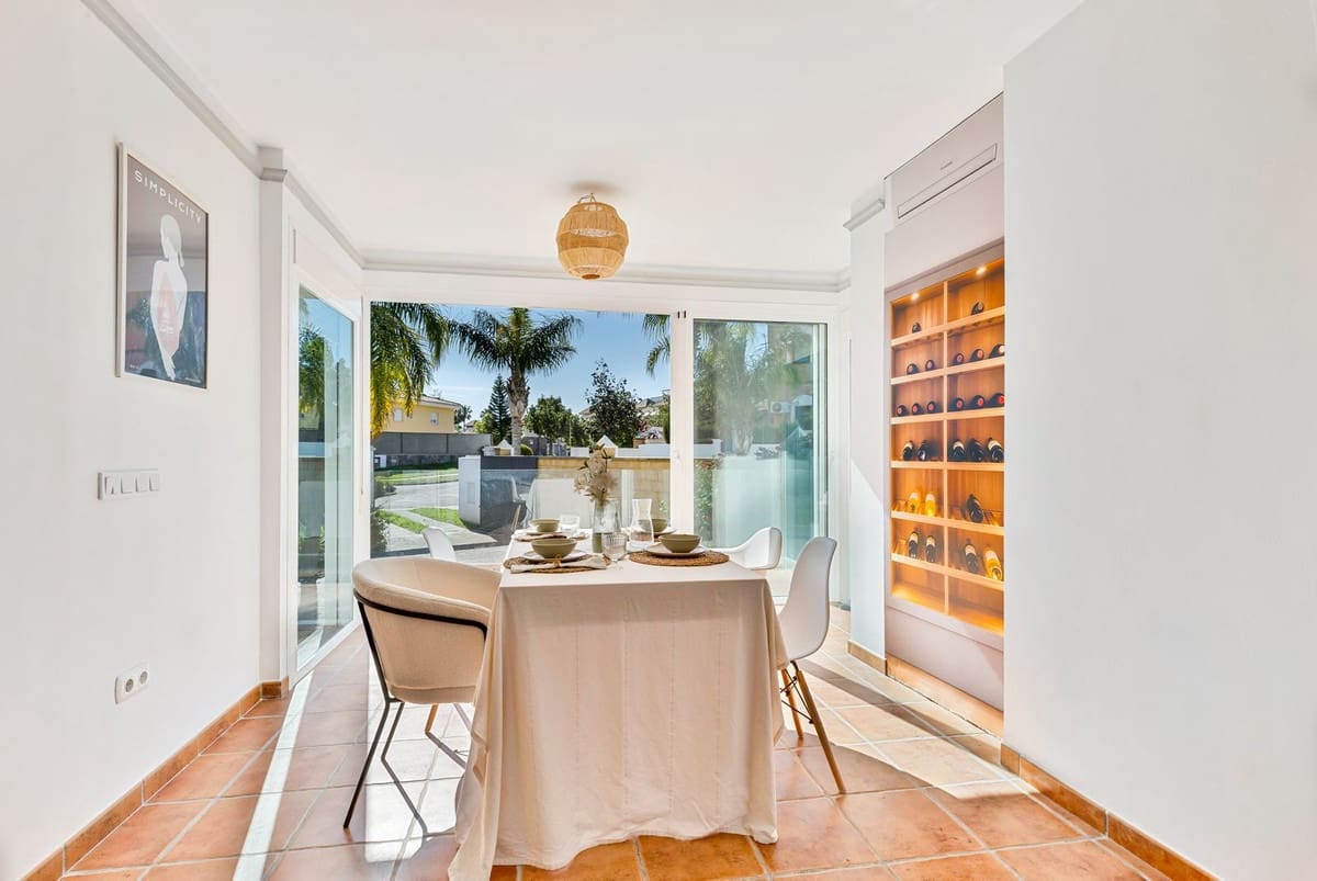 5 Zimmer Villa zu verkaufen in Torrequebrada mit Pool Garage - 895.000 € (Ref: 9671108)