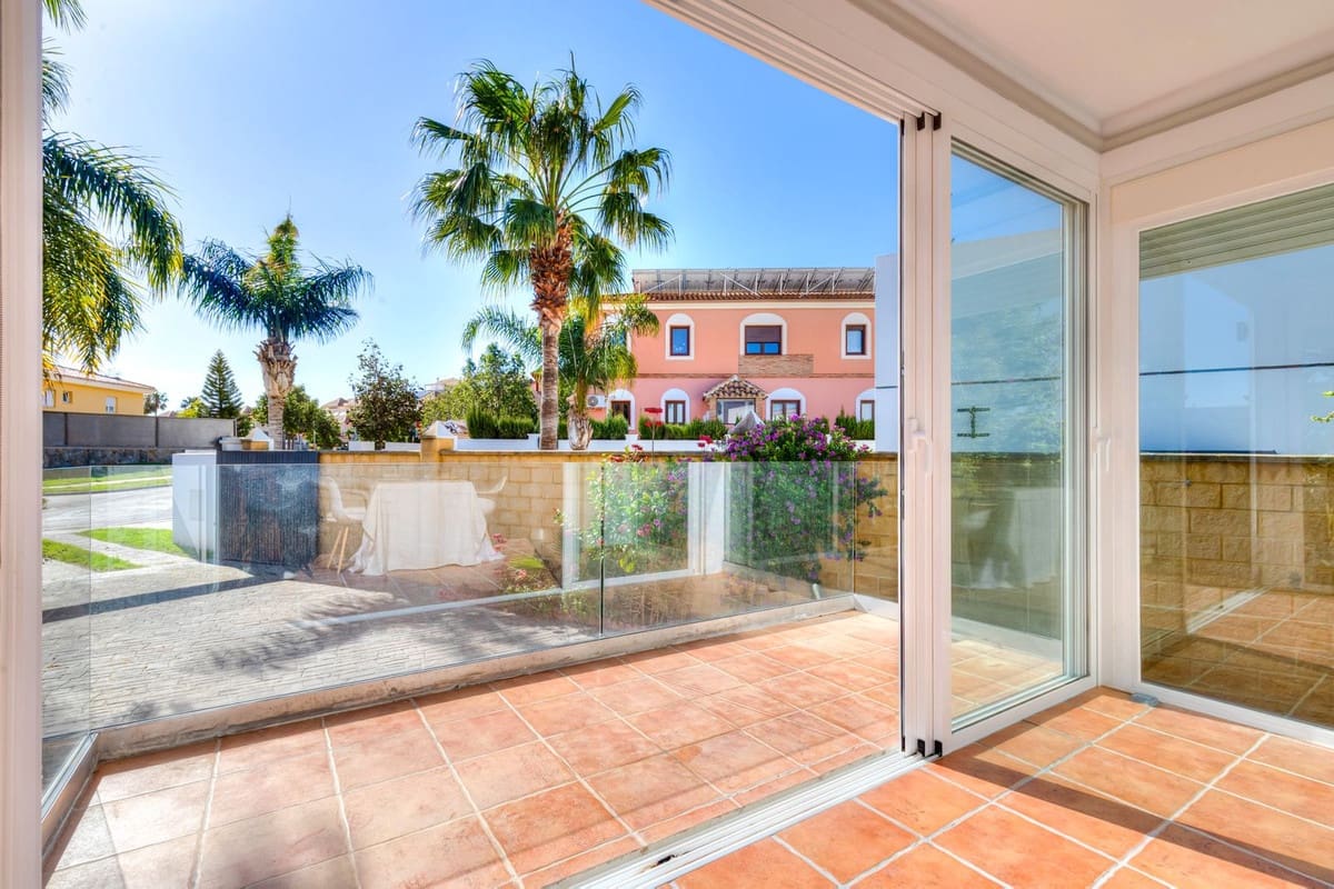 5 Zimmer Villa zu verkaufen in Torrequebrada mit Pool Garage - 895.000 € (Ref: 9671108)