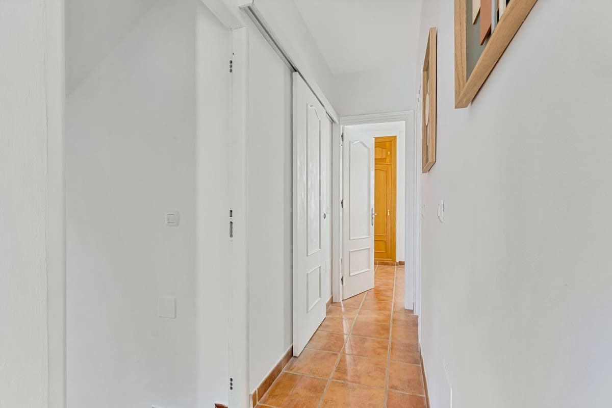 5 Zimmer Villa zu verkaufen in Torrequebrada mit Pool Garage - 895.000 € (Ref: 9671108)