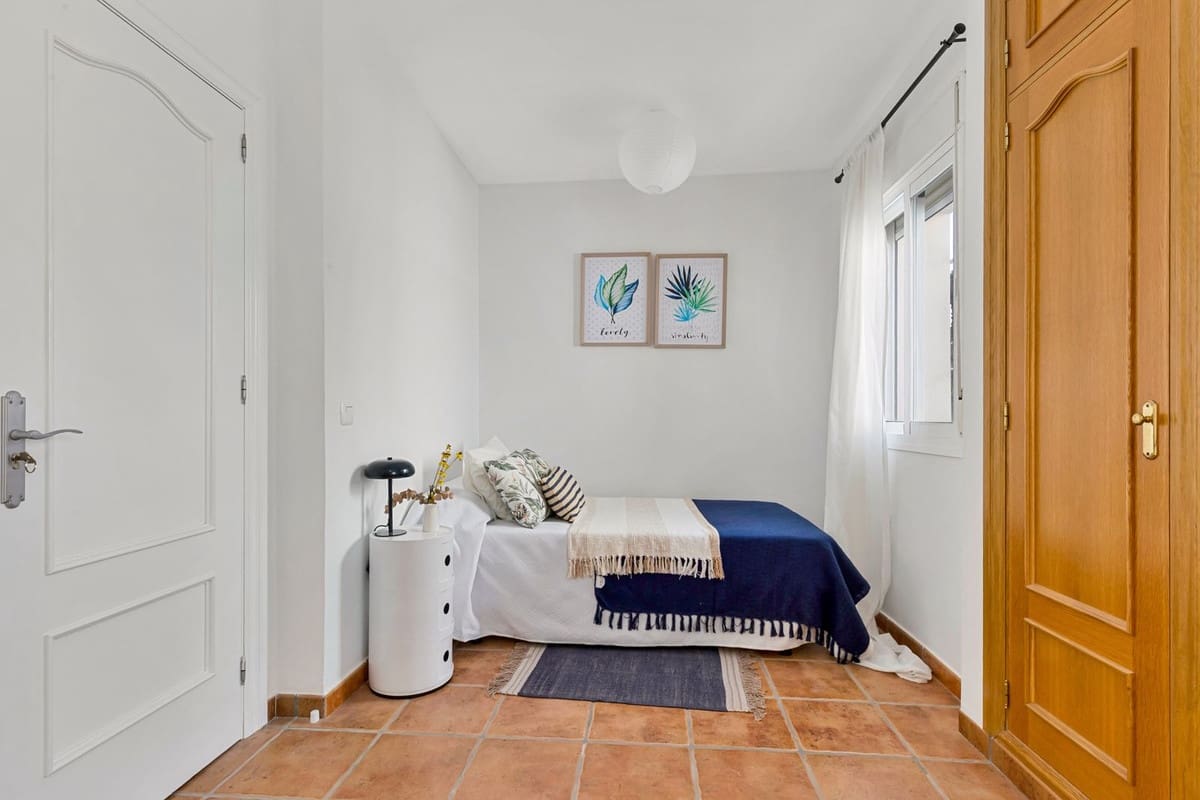 5 Zimmer Villa zu verkaufen in Torrequebrada mit Pool Garage - 895.000 € (Ref: 9671108)