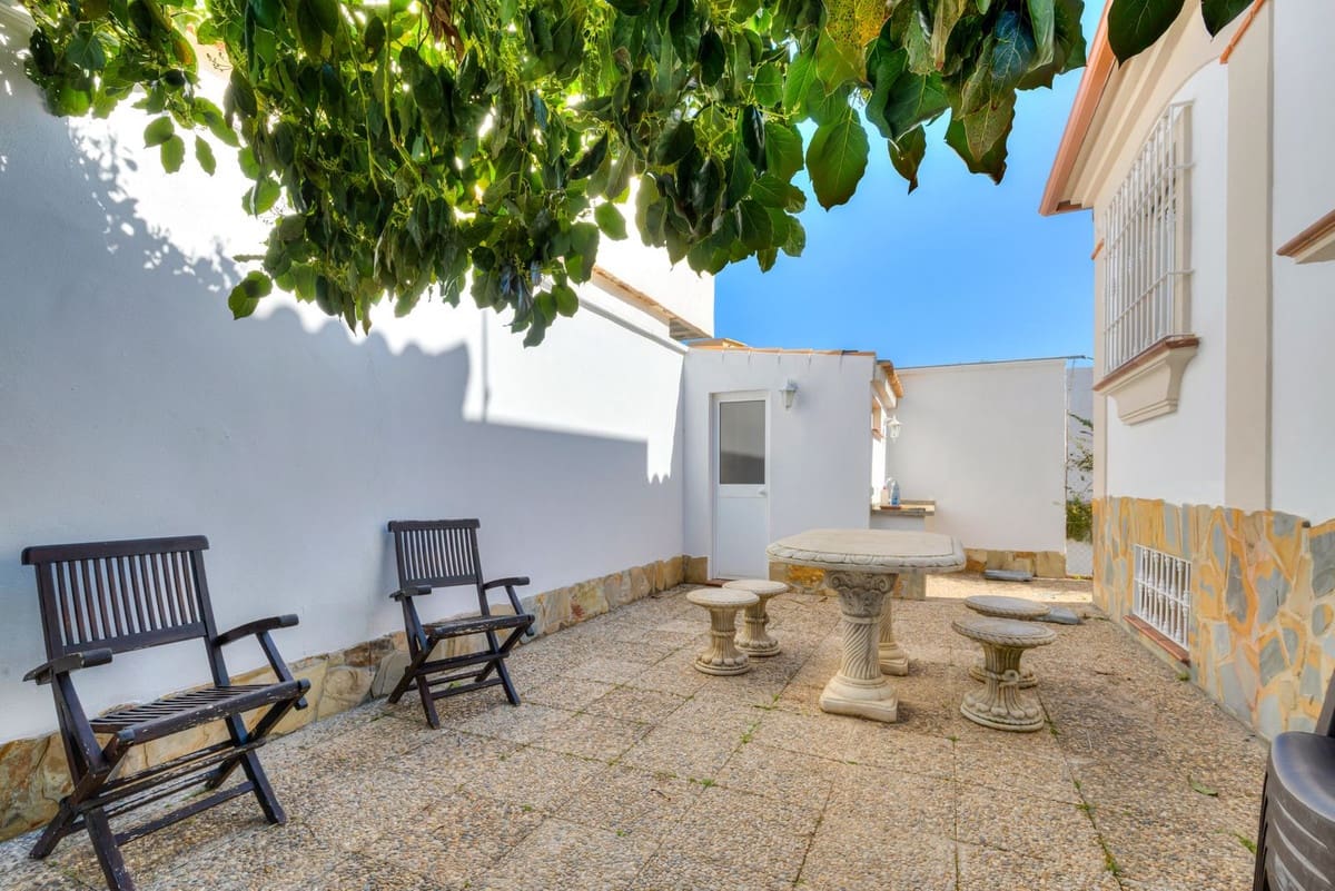 5 Zimmer Villa zu verkaufen in Torrequebrada mit Pool Garage - 895.000 € (Ref: 9671108)