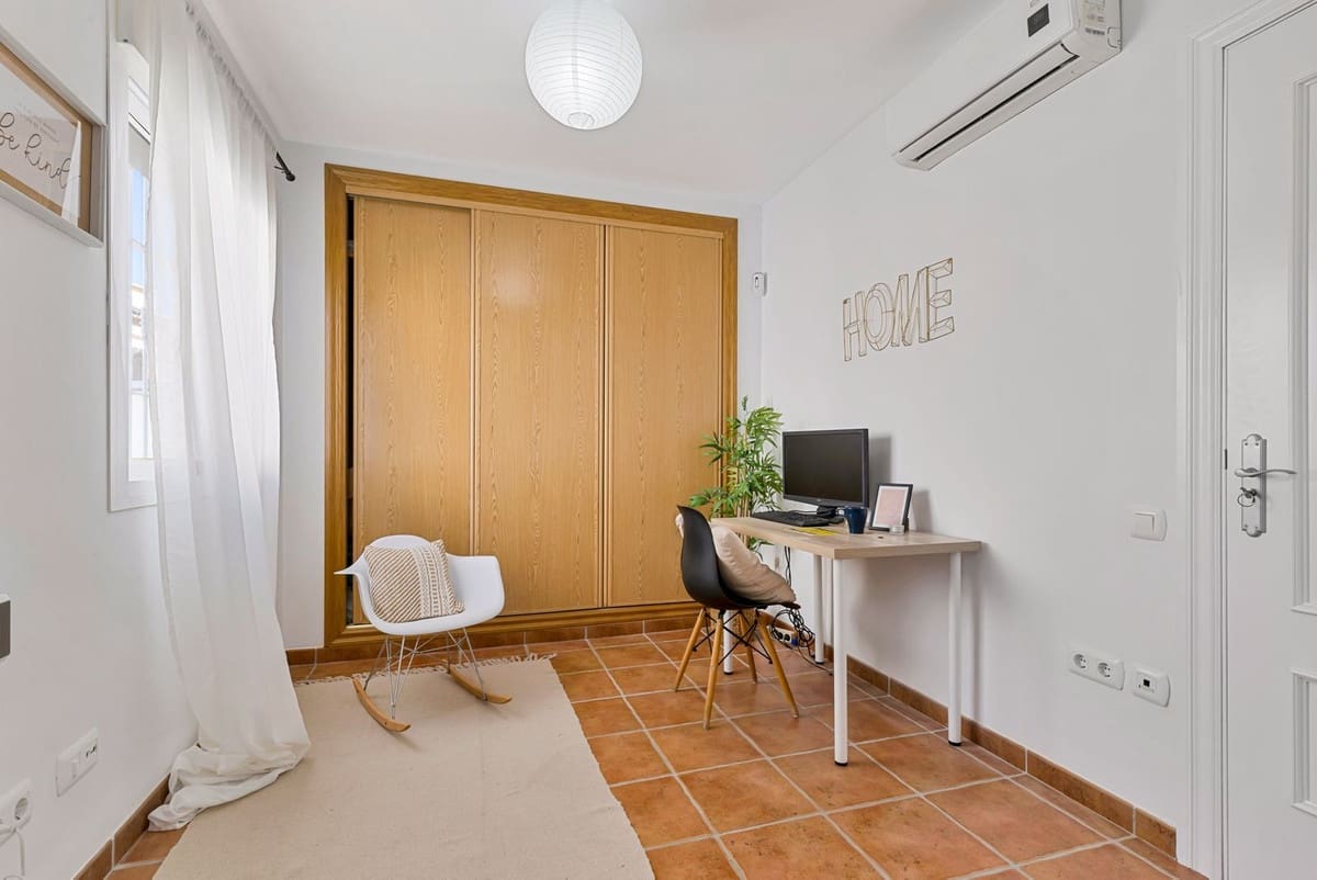 5 Zimmer Villa zu verkaufen in Torrequebrada mit Pool Garage - 895.000 € (Ref: 9671108)