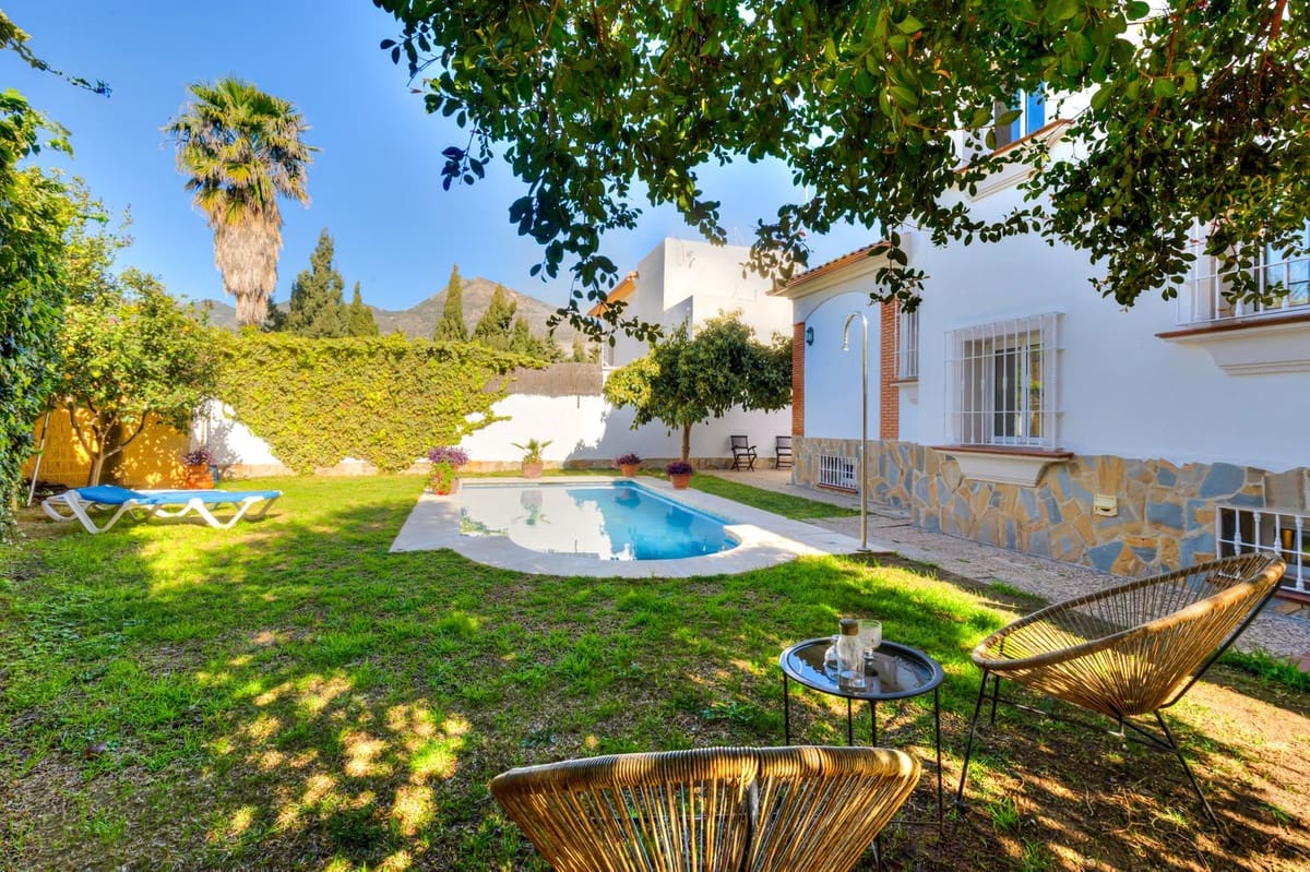 5 Zimmer Villa zu verkaufen in Torrequebrada mit Pool Garage - 895.000 € (Ref: 9671108)
