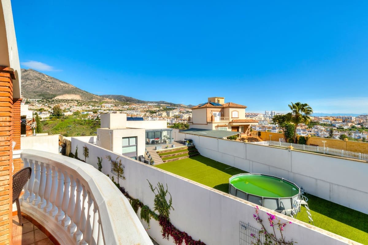 5 Zimmer Villa zu verkaufen in Torrequebrada mit Pool Garage - 895.000 € (Ref: 9671108)