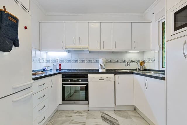 2 bedroom Apartment for sale in Fuengirola with pool garage - € 369,000 (Ref: 9684345)