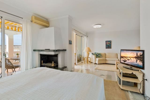 2 bedroom Apartment for sale in Fuengirola with pool garage - € 369,000 (Ref: 9684345)