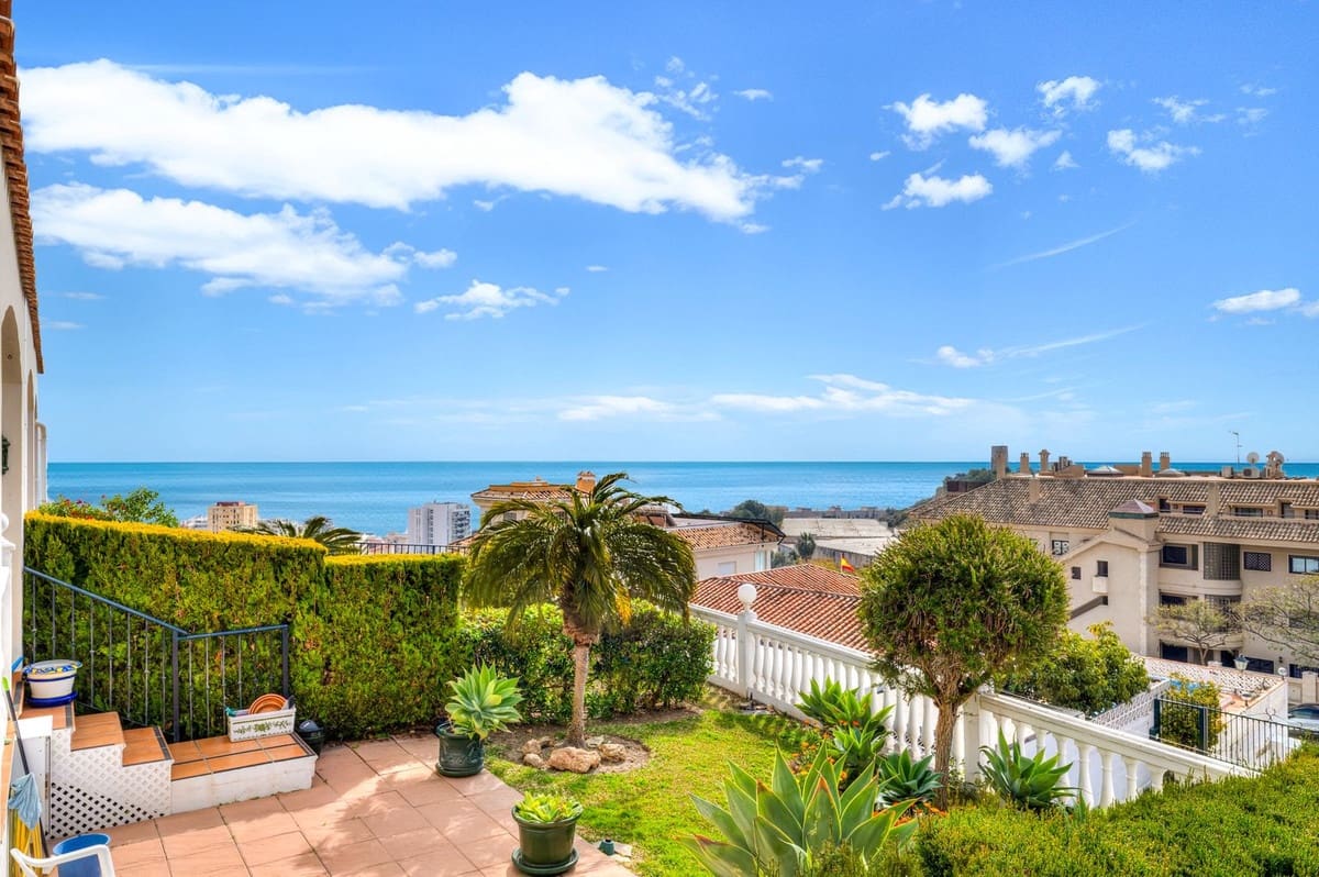 2 bedroom Apartment for sale in Fuengirola with pool garage - € 369,000 (Ref: 9684345)