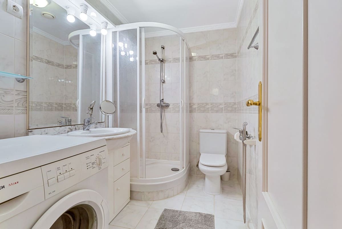 2 bedroom Apartment for sale in Fuengirola with pool garage - € 369,000 (Ref: 9684345)