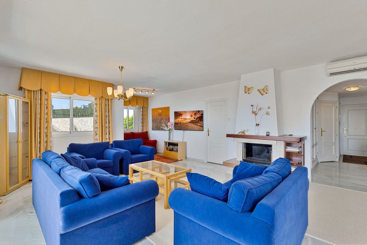 3 bedroom Penthouse for sale in Fuengirola with pool garage - € 480,000 (Ref: 9756329)