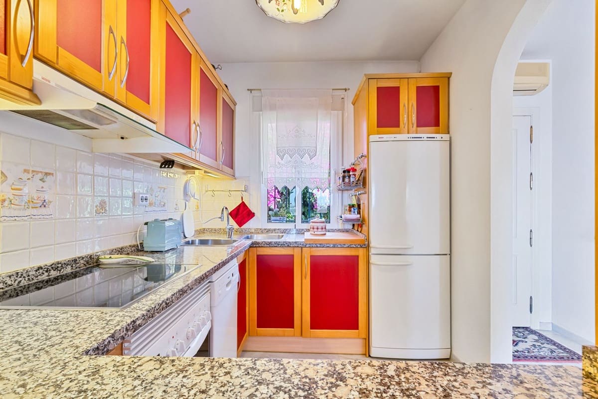 2 soverom Penthouse til salgs i Fuengirola med svømmebasseng garasje - € 385 000 (Ref: 9928156)