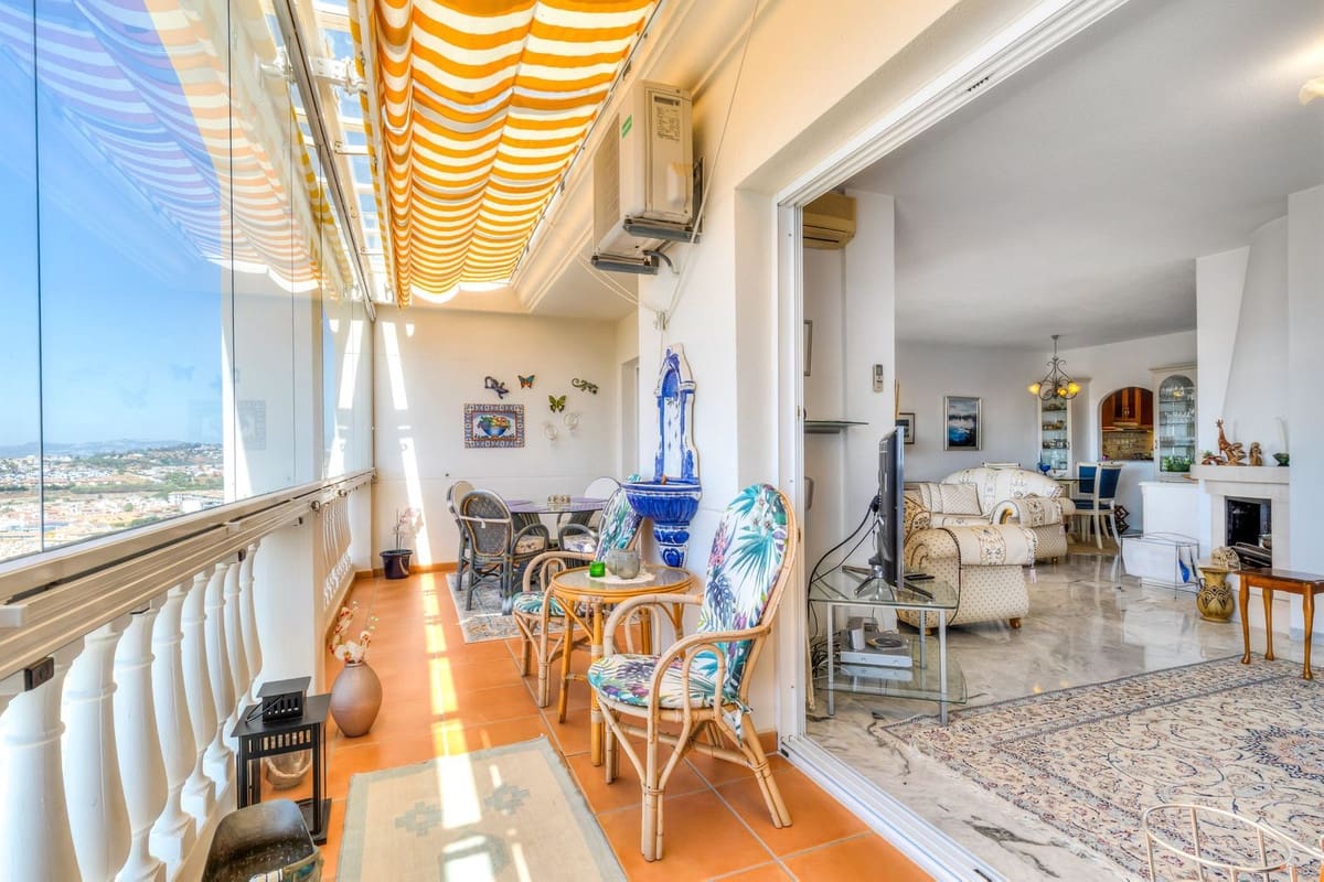 2 soverom Penthouse til salgs i Fuengirola med svømmebasseng garasje - € 385 000 (Ref: 9928156)