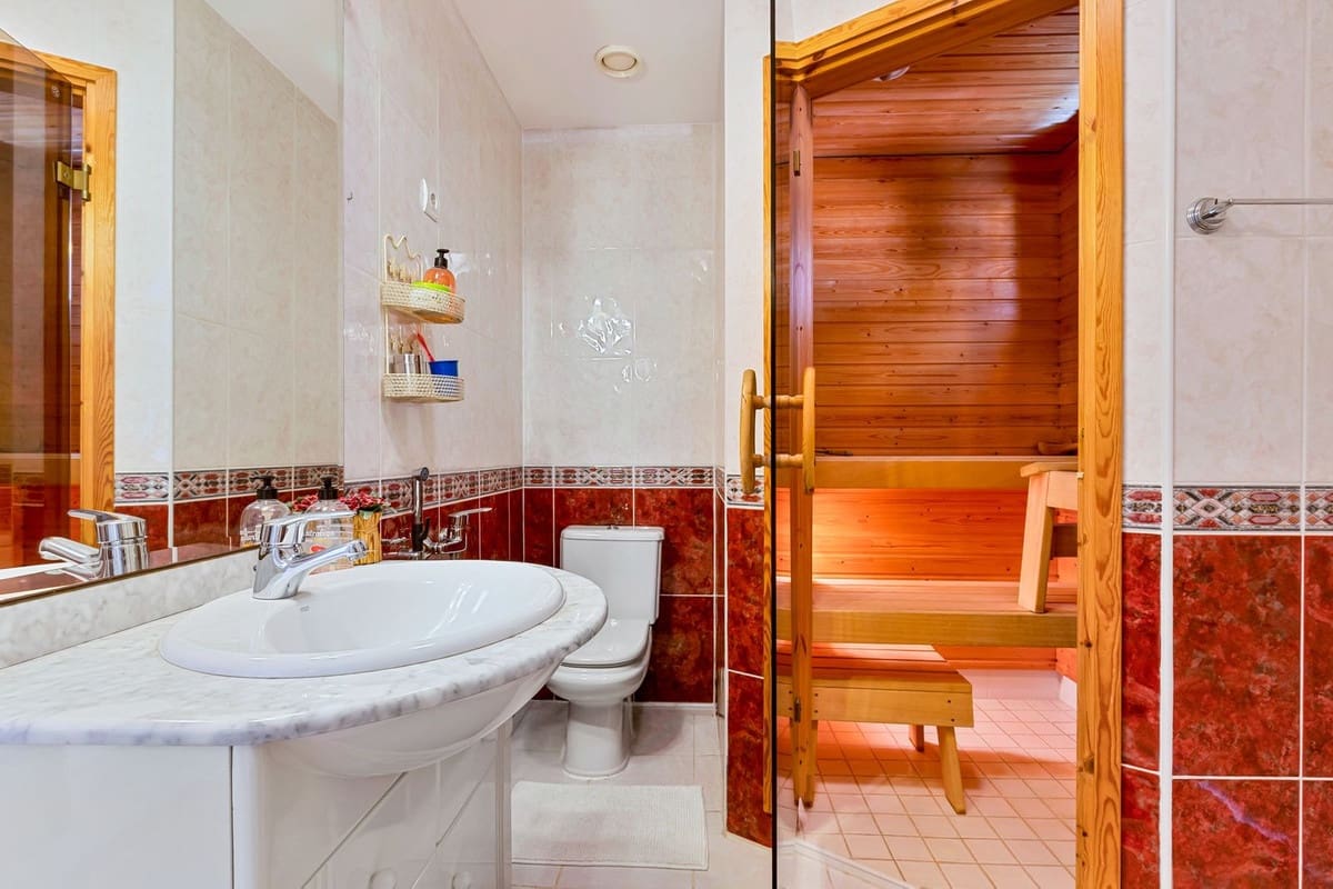 2 soverom Penthouse til salgs i Fuengirola med svømmebasseng garasje - € 385 000 (Ref: 9928156)