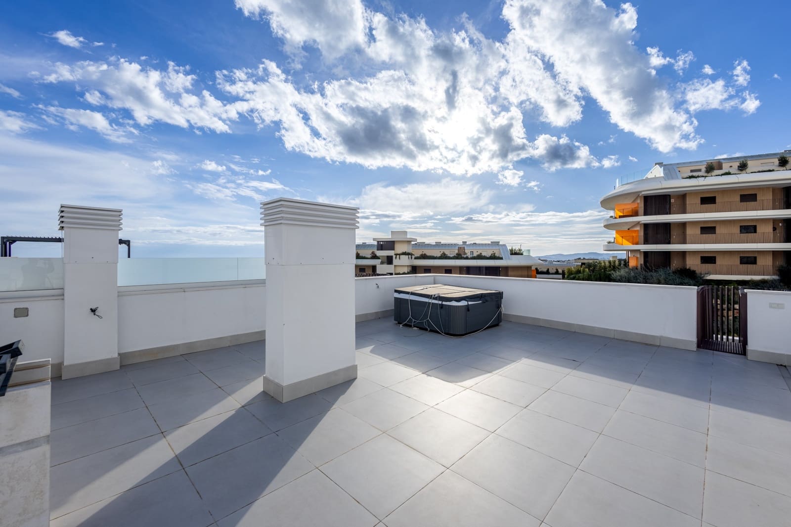 3 bedroom Apartment for sale in Fuengirola with pool - € 699,000 (Ref: 10000687)