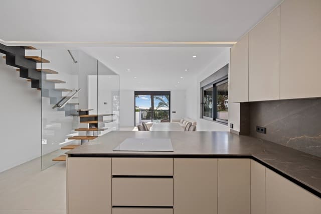 4 Zimmer Apartment zu verkaufen in El Paraiso, Estepona mit Pool Garage - 890.000 € (Ref: 10011986)