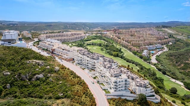 3 bedroom Apartment for sale in La Duquesa / Puerto de la Duquesa, Manilva with pool garage - € 360,000 (Ref: 10012026)