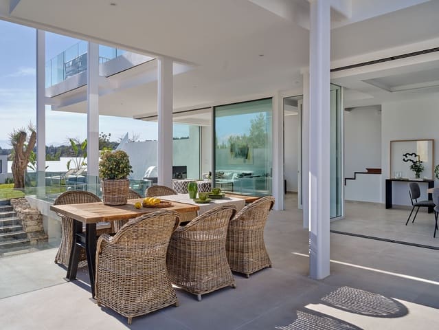 5 bedroom Villa for sale in Valdeolletas - Las Cancelas - Xarblanca, Marbella - € 1,890,000 (Ref: 10012057)