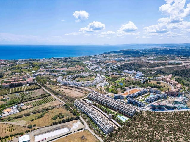 Apartamento de 3 habitaciones en La Concha - Resina Golf, Estepona en venta con piscina garaje - 589.000 € (Ref: 10012896)