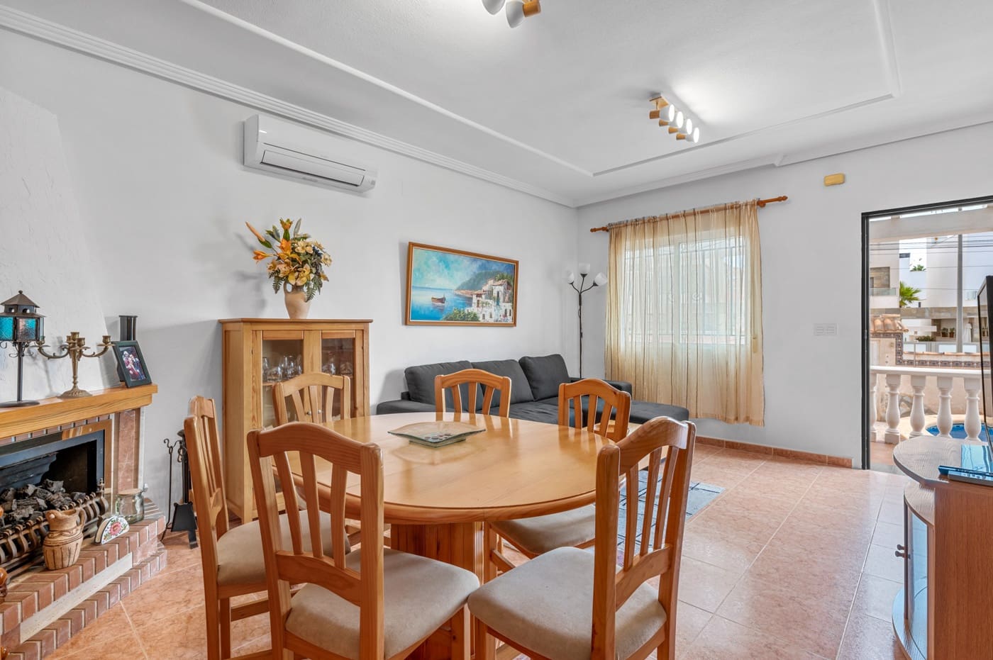 3 bedroom Villa for sale in Villamartin with pool - € 229,000 (Ref: 10020009)