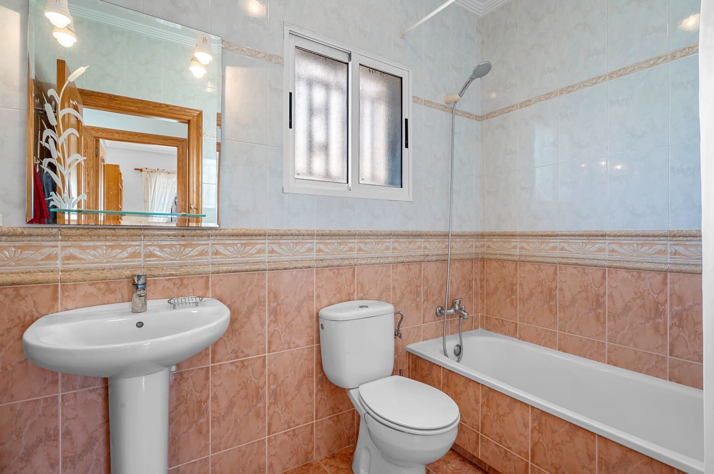 3 bedroom Villa for sale in Villamartin with pool - € 229,000 (Ref: 10020009)