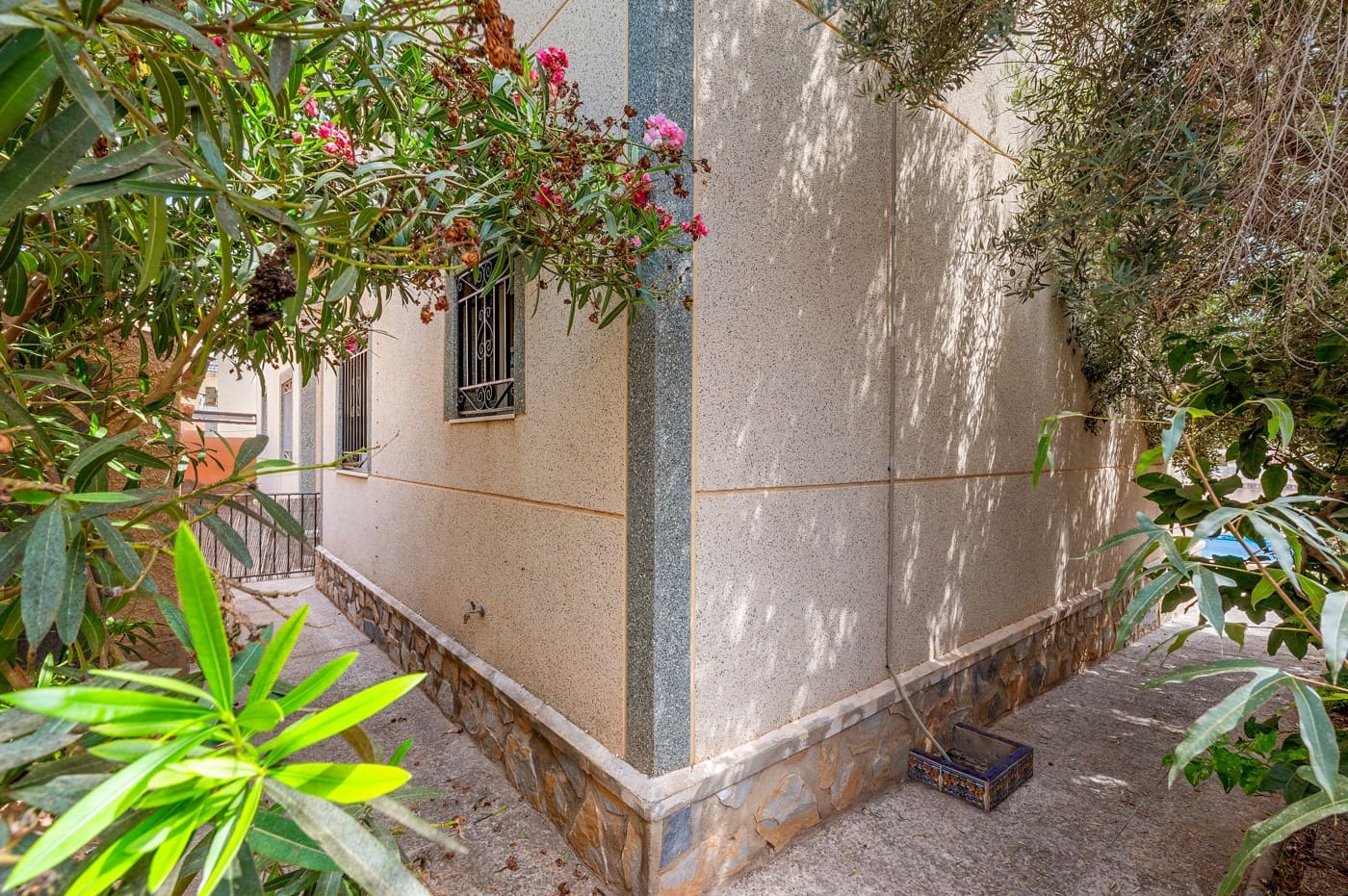 3 bedroom Villa for sale in Villamartin with pool - € 229,000 (Ref: 10020009)