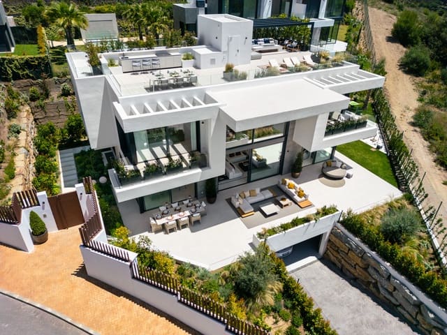 8 soverom Villa til salgs i Río Real, Marbella med svømmebasseng garasje - € 4 950 000 (Ref: 10033507)