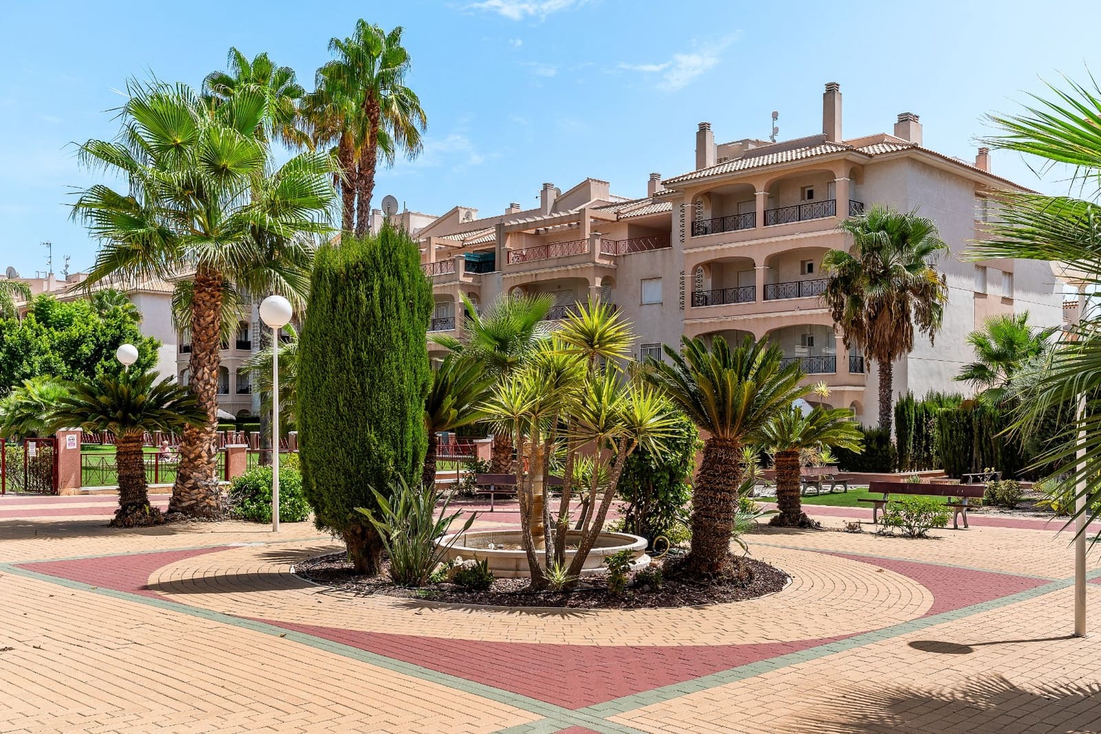 2 slaapkamer Appartement te koop in Playa Flamenca met zwembad garage - € 215.000 (Ref: 10034196)