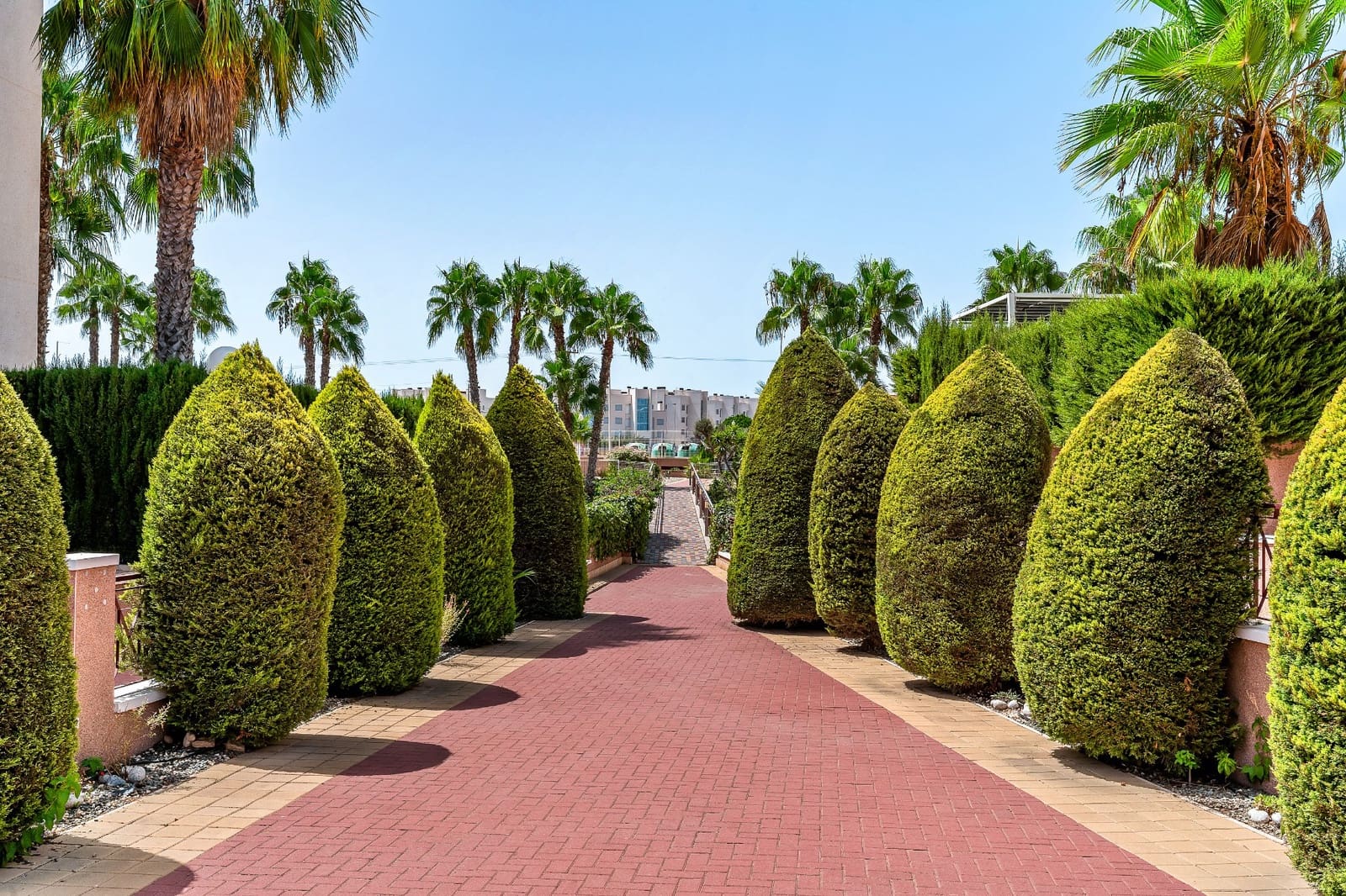 2 slaapkamer Appartement te koop in Playa Flamenca met zwembad garage - € 215.000 (Ref: 10034196)