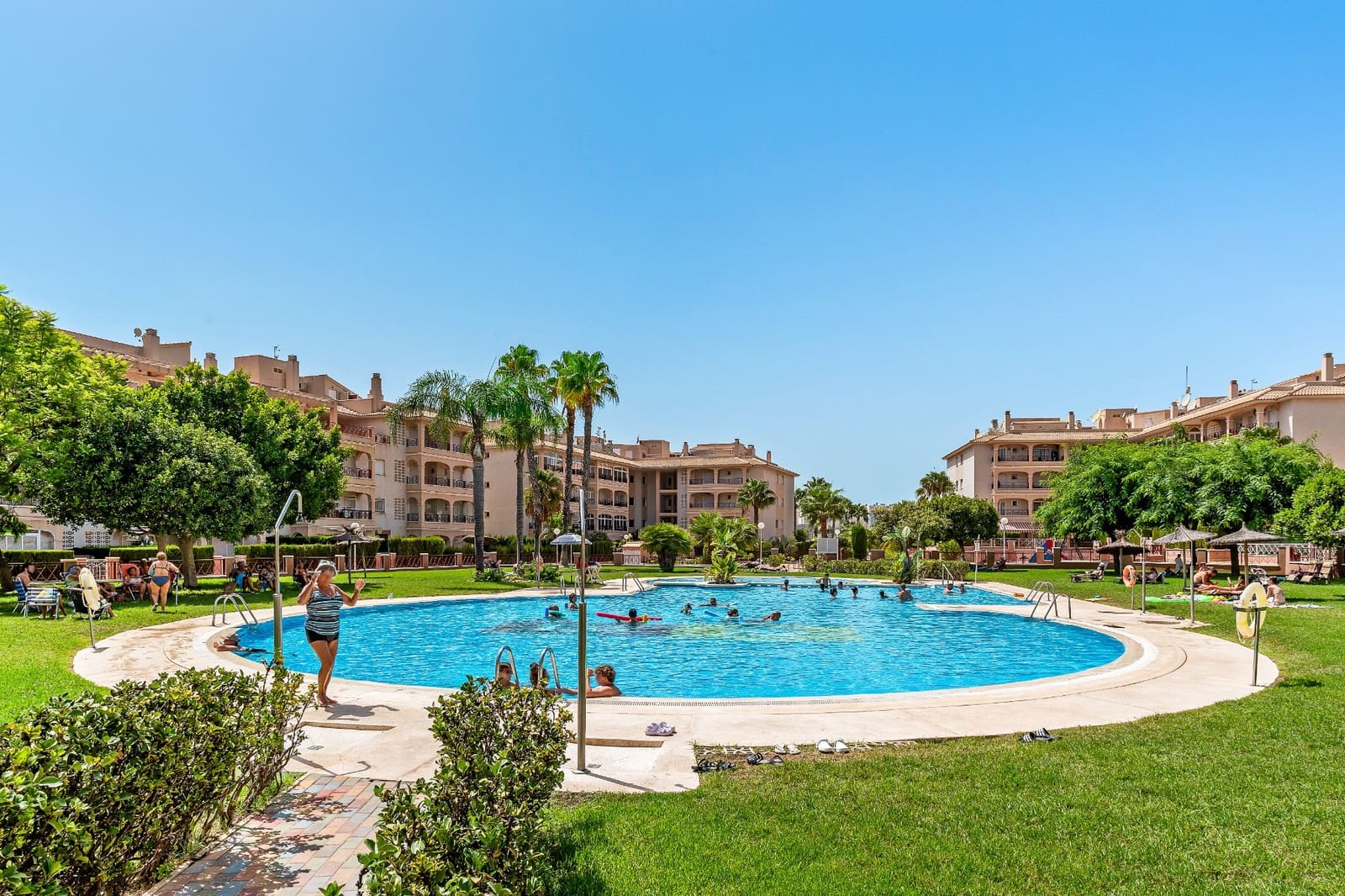 2 slaapkamer Appartement te koop in Playa Flamenca met zwembad garage - € 215.000 (Ref: 10034196)
