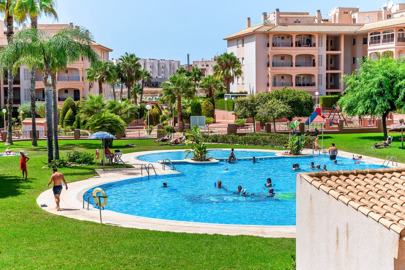 2 slaapkamer Appartement te koop in Playa Flamenca met zwembad garage - € 215.000 (Ref: 10034196)
