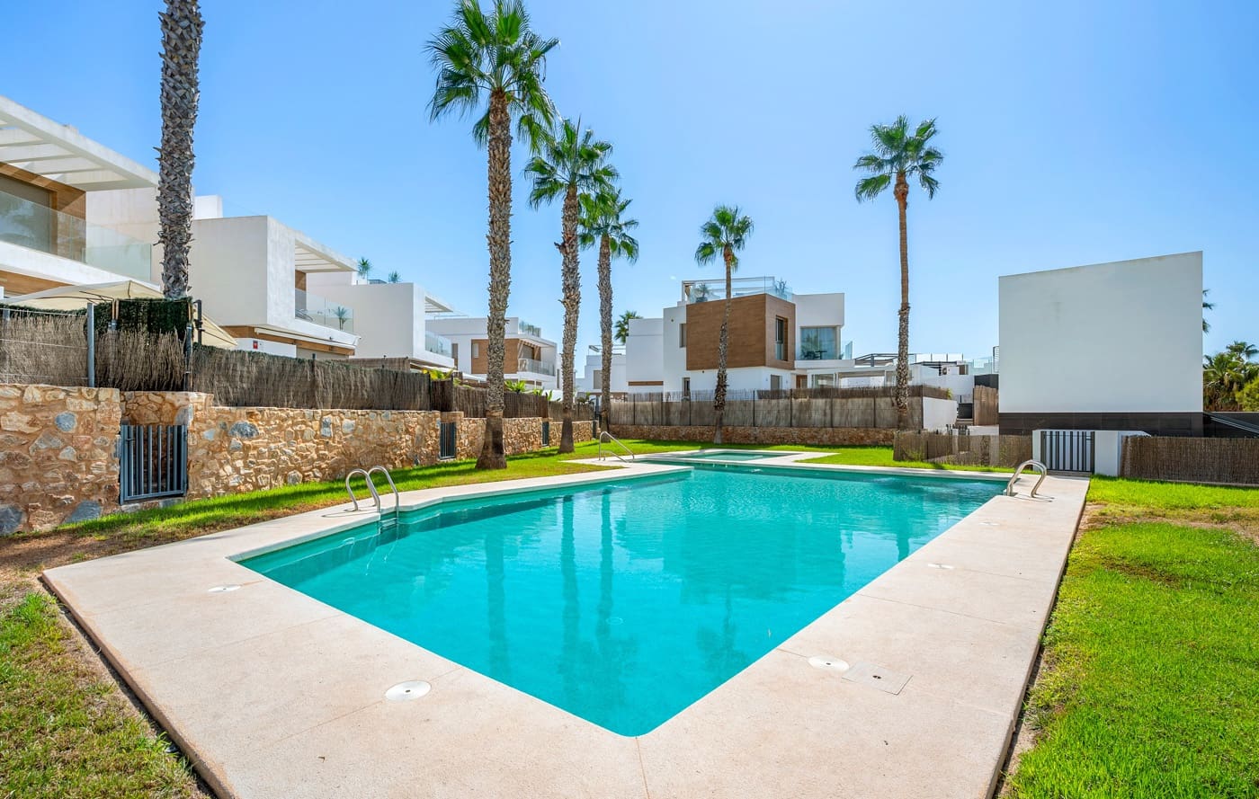 3 chambre Villa/Maison à vendre à Villamartin avec piscine - 429 000 € (Ref: 10062824)