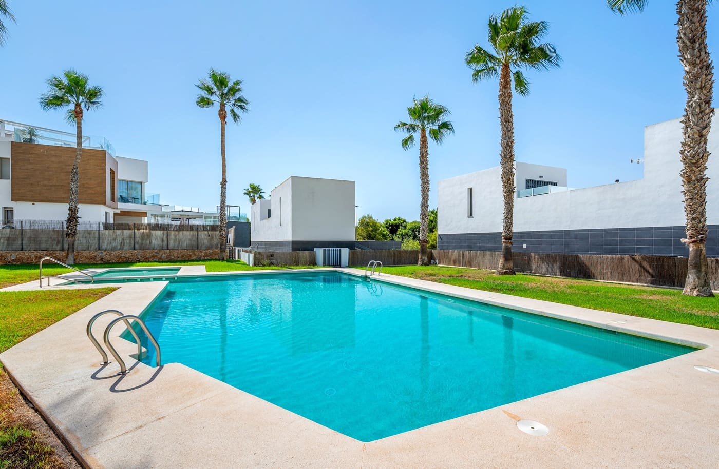 3 chambre Villa/Maison à vendre à Villamartin avec piscine - 429 000 € (Ref: 10062824)