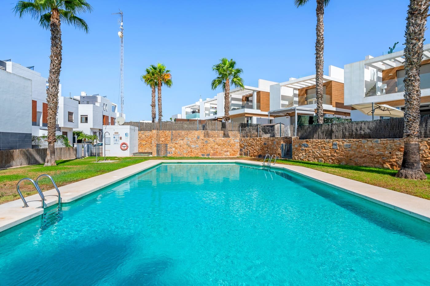3 chambre Villa/Maison à vendre à Villamartin avec piscine - 429 000 € (Ref: 10062824)