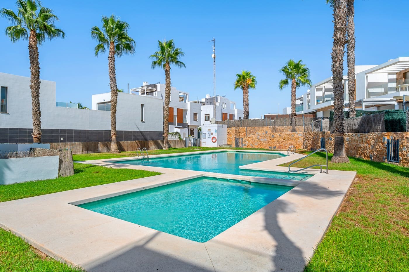 3 chambre Villa/Maison à vendre à Villamartin avec piscine - 429 000 € (Ref: 10062824)