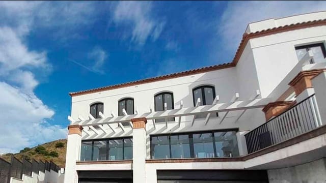 Chalet de 2 habitaciones en El Peñoncillo, Torrox en venta con piscina garaje - 379.000 € (Ref: 10063855)
