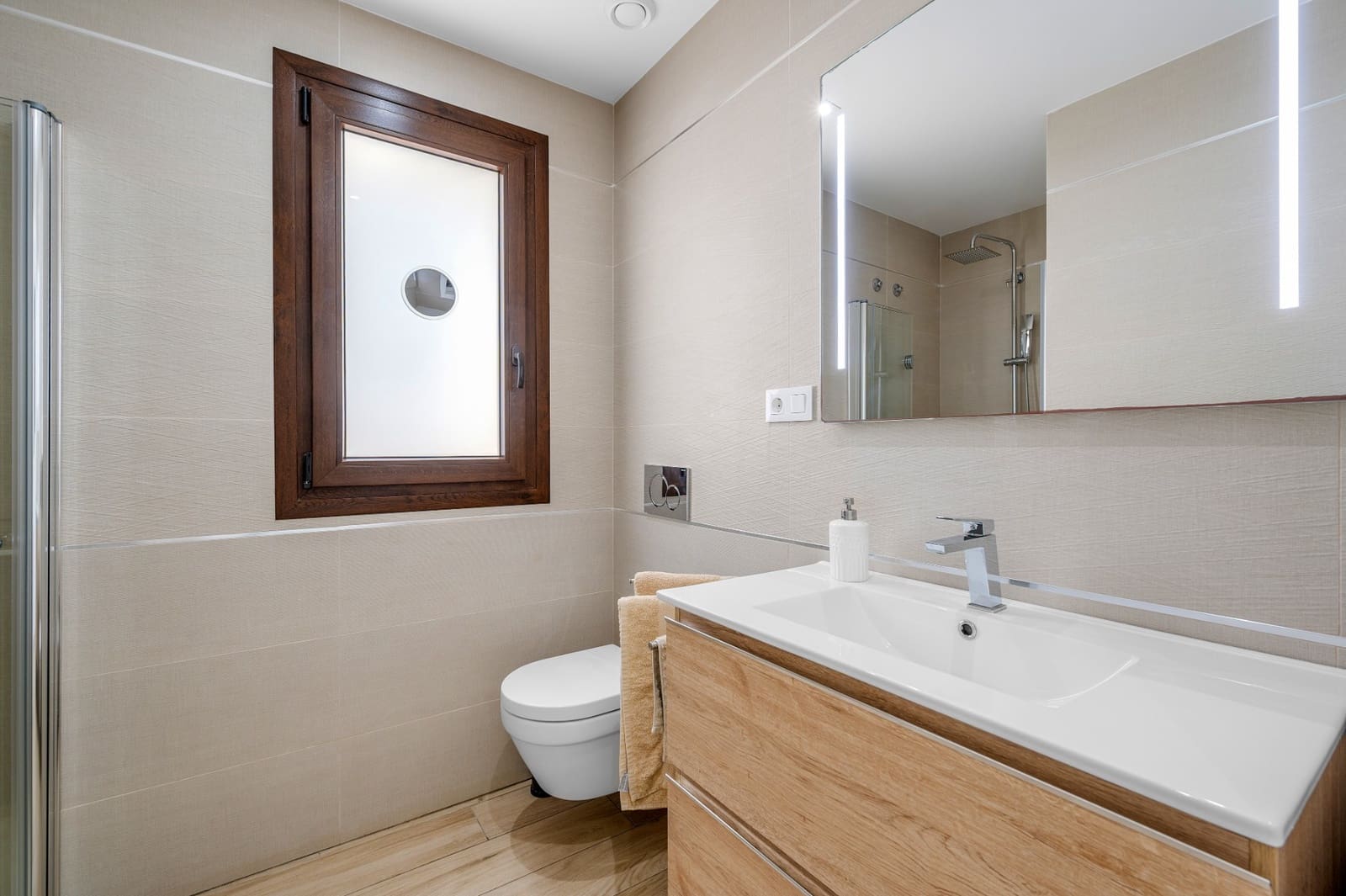 2 soverom Leilighet til salgs i Torrevieja med svømmebasseng garasje - € 295 000 (Ref: 10080024)