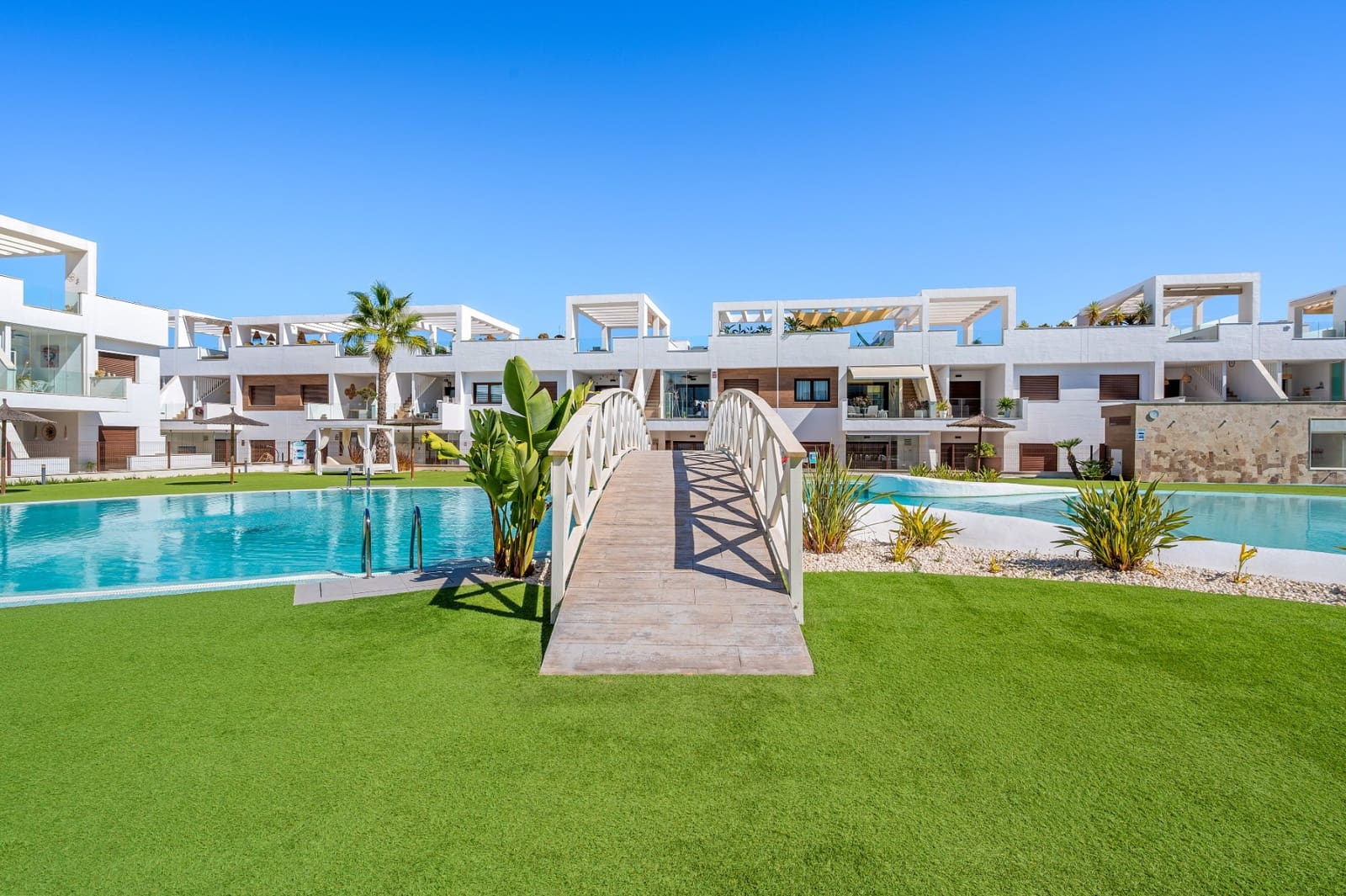 2 soverom Leilighet til salgs i Torrevieja med svømmebasseng garasje - € 295 000 (Ref: 10080024)