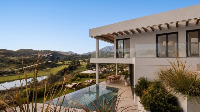 Chalet de 4 habitaciones en Valle Romano Golf, Estepona en venta con piscina garaje - 1.295.000 € (Ref: 10184289)