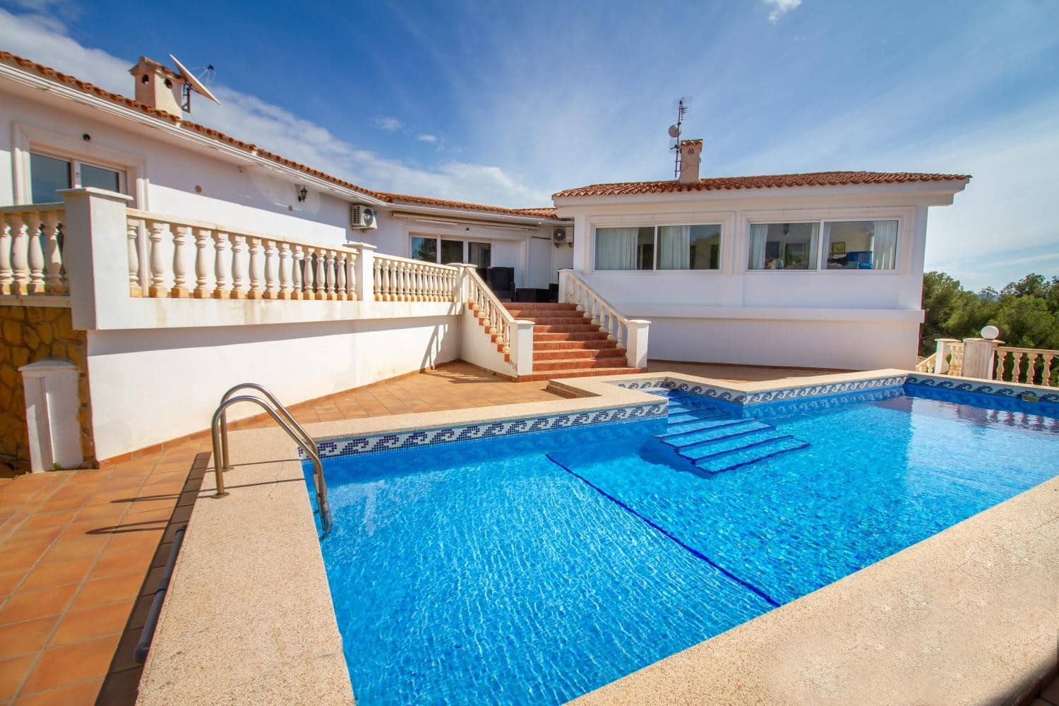 3 soveværelse Villa til salg i La Nucia med swimmingpool - € 749.000 (Ref: 8650405)