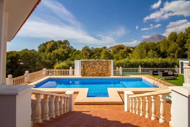 3 soveværelse Villa til salg i La Nucia Pueblo  , La Nucia med swimmingpool - € 749.000 (Ref: 8650405)