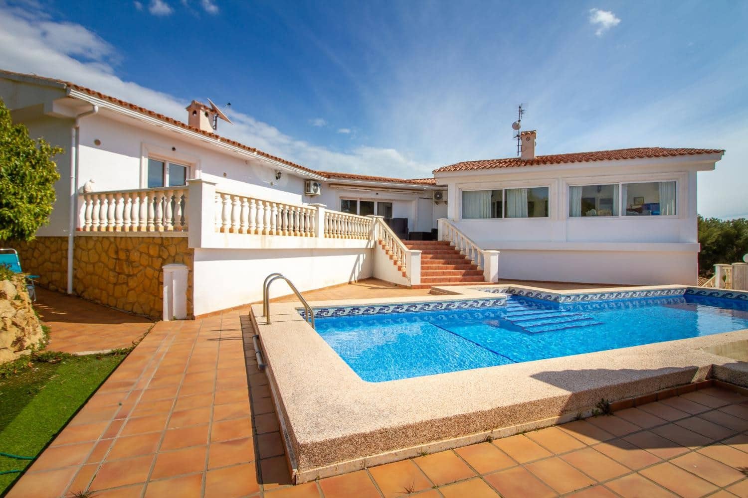 3 soveværelse Villa til salg i La Nucia med swimmingpool - € 749.000 (Ref: 8650405)