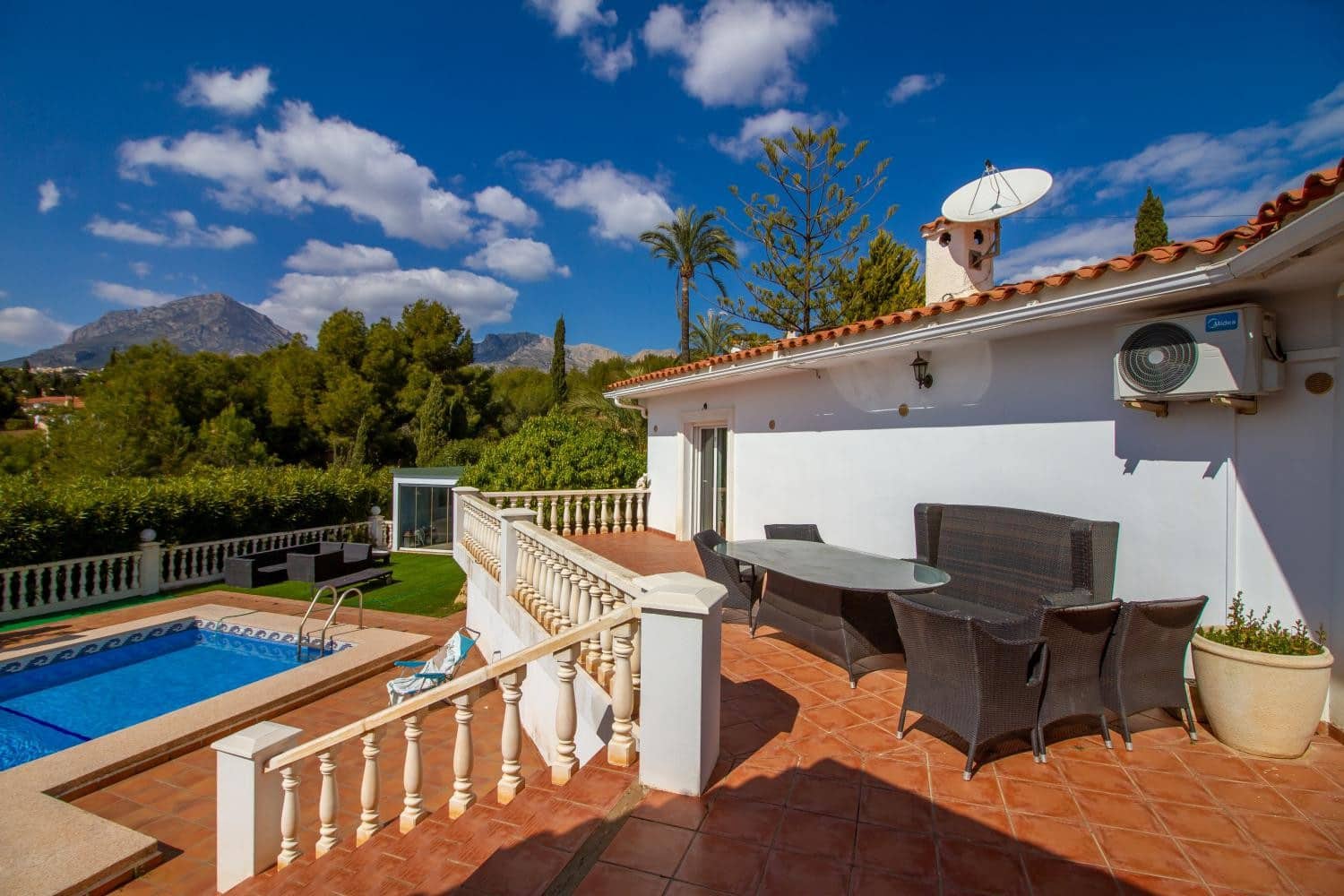 3 soveværelse Villa til salg i La Nucia med swimmingpool - € 749.000 (Ref: 8650405)