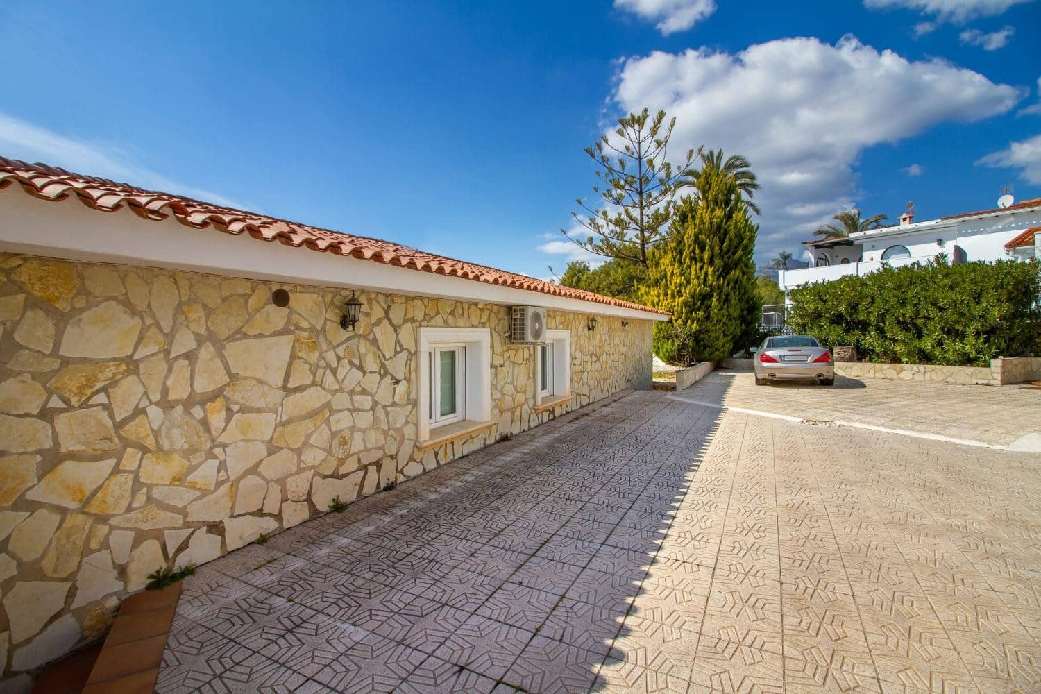 3 soveværelse Villa til salg i La Nucia med swimmingpool - € 749.000 (Ref: 8650405)