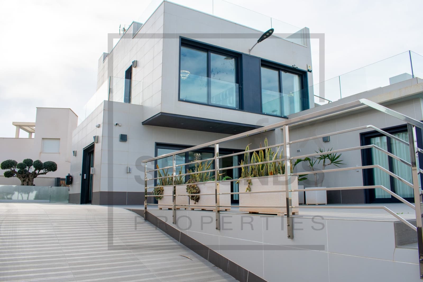 5 Zimmer Villa zu verkaufen in San Miguel de Salinas mit Pool - 899.000 € (Ref: 8650412)