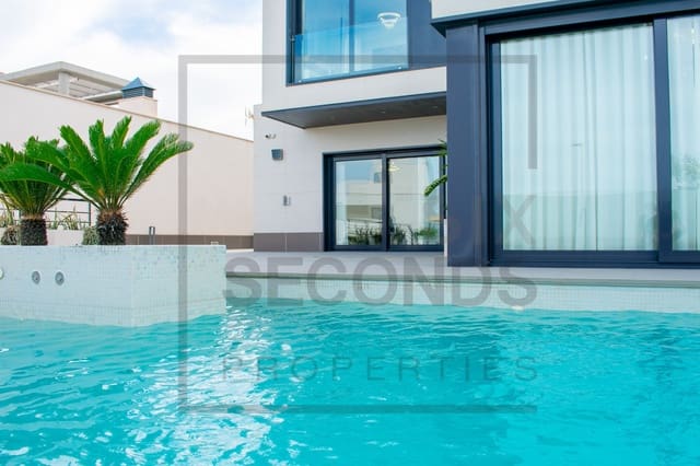 5 Zimmer Villa zu verkaufen in San Miguel de Salinas mit Pool - 899.000 € (Ref: 8650412)