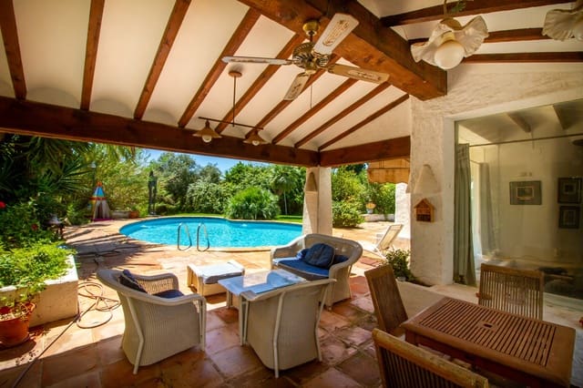 Chalet de 5 habitaciones en Pueblo - Urbanizaciones, Alfaz del Pi / L'Alfàs del Pi en venta con piscina - 1.490.000 € (Ref: 8650419)