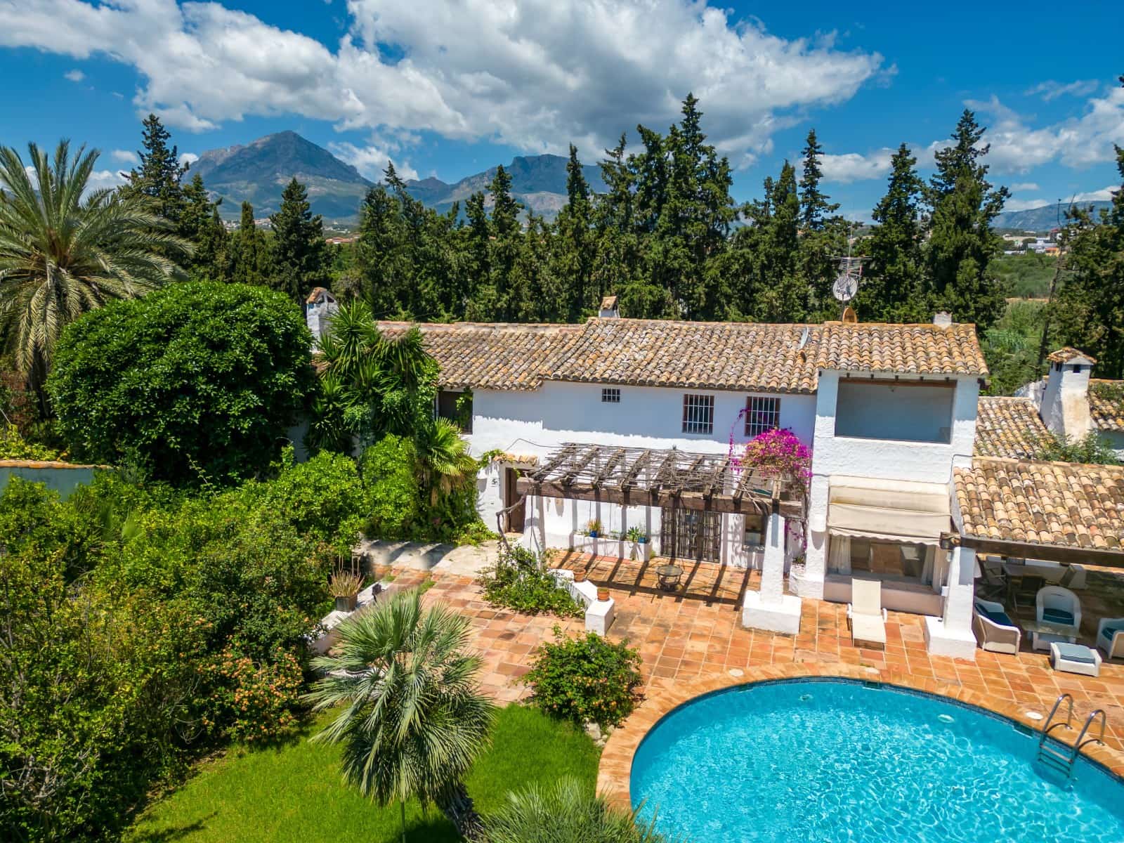 5 sypialnia Willa na sprzedaż w Alfaz del Pi / L'Alfas del Pi z basenem - 1 490 000 € (Ref: 8650419)