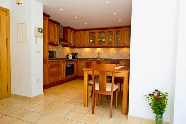 Chalet de 14 habitaciones en Escandinavia - Cautivador, Alfaz del Pi / L'Alfàs del Pi en venta con piscina - 1.300.000 € (Ref: 8650441)