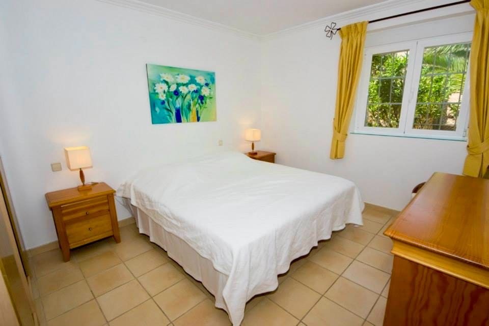 Chalet de 14 habitaciones en Alfaz del Pi / L'Alfàs del Pi en venta con piscina - 1.300.000 € (Ref: 8650441)